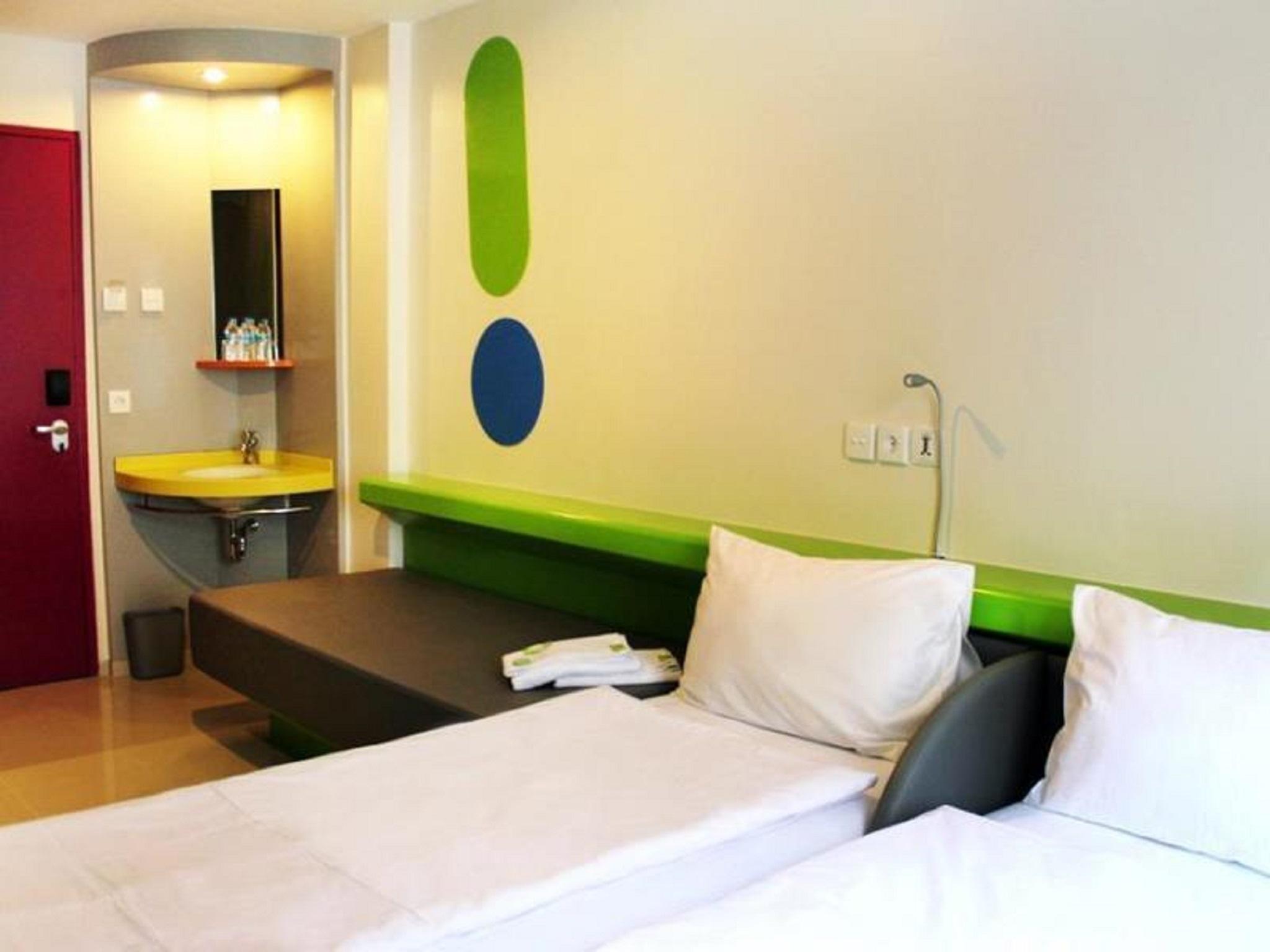 Pop! Hotel Tebet Jacarta Exterior foto