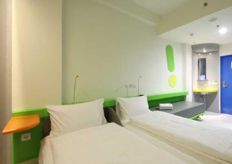 Pop! Hotel Tebet Jacarta Exterior foto