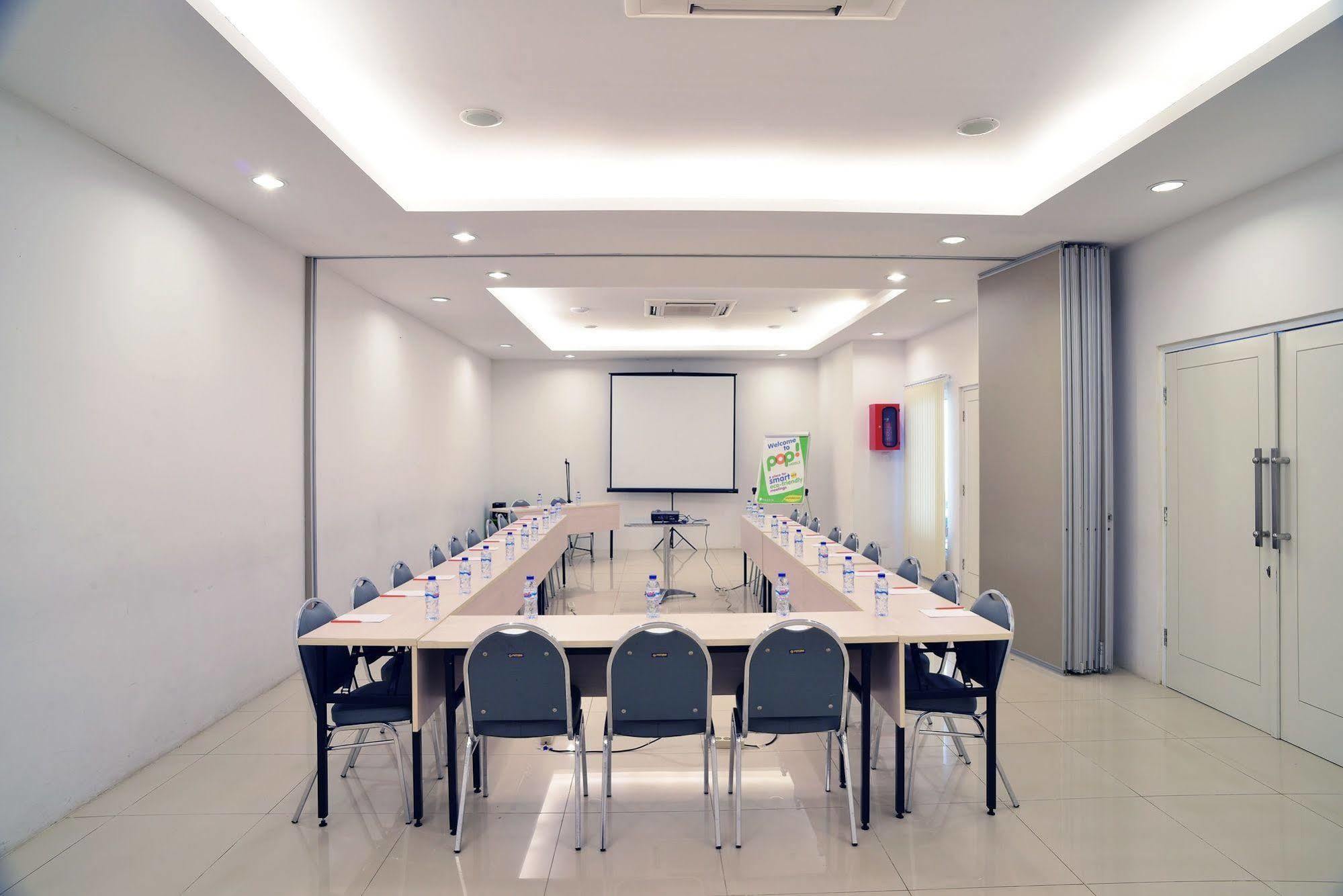 Pop! Hotel Tebet Jacarta Exterior foto